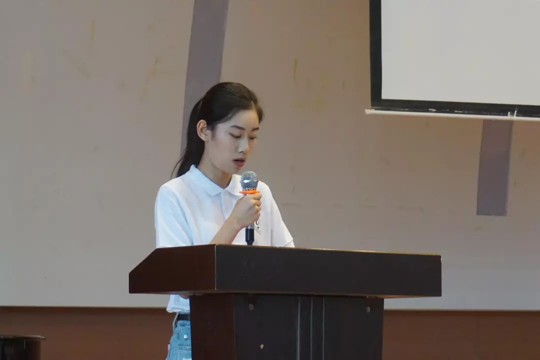 本科新生代表2018级舞蹈学专业雷晓渝